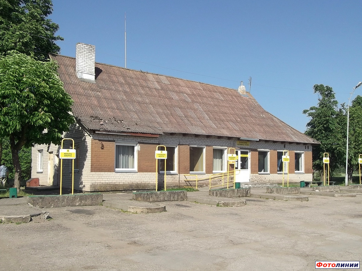 Бывшее станционное здание со стороны города