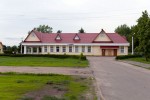 станция Парафьянов: Пассажирское здание. Вид со стороны деревни