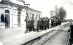 Шествие в честь государственного праздника на перроне станции Крулевщизна. Фото из архива семьи Гирульских, 1935-1939 гг