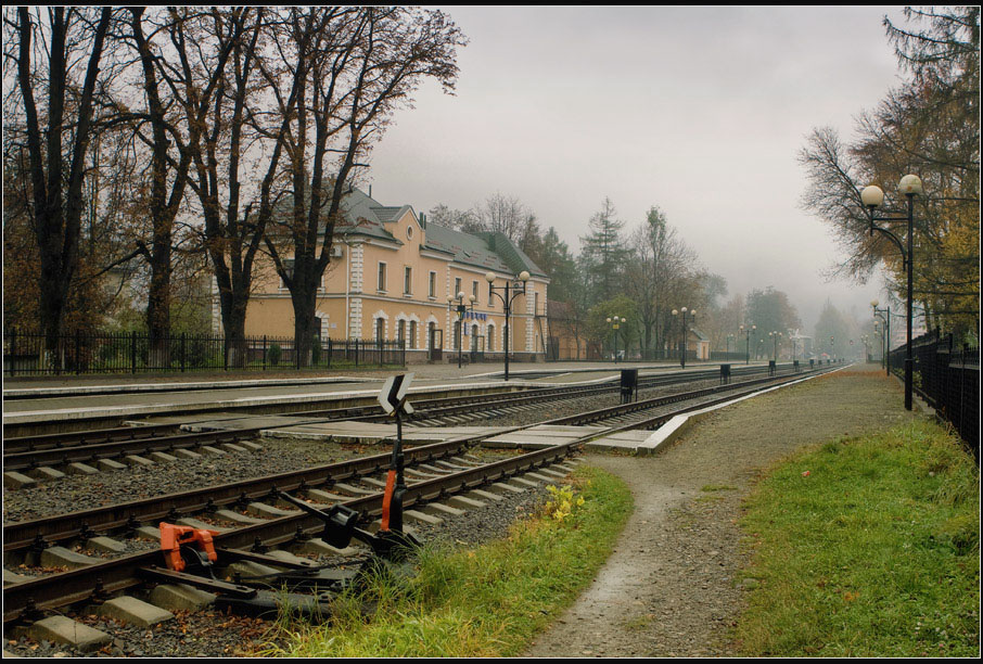 Станция Яремче. Здание вокзала и платформы — Railwayz.info