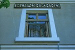 станция Вороненка: Табличка и окно квартиры