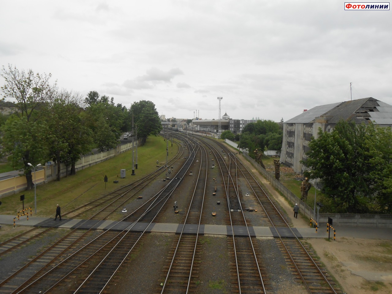 Вид с путепровода на вокзал