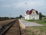 станция Рожанка: Отремонтированная первая платформа. Вид в сторону Мостов