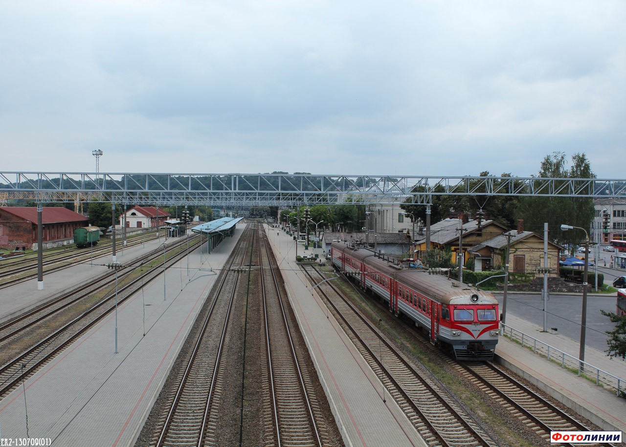 Вид на станцию с пешеходного моста