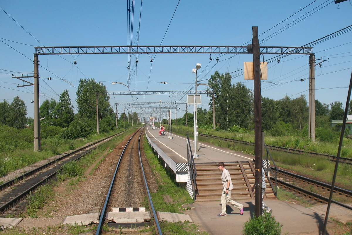 Платформа, вид с 1-ого пути в направлении СПб