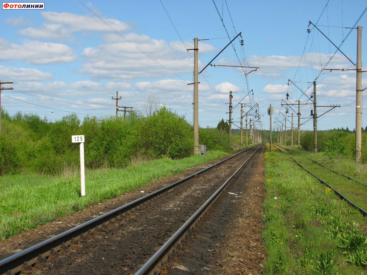 Подъездной путь, совмещённый с тракционным, из нечётной горловины (вид в сторону Санкт-Петербурга)