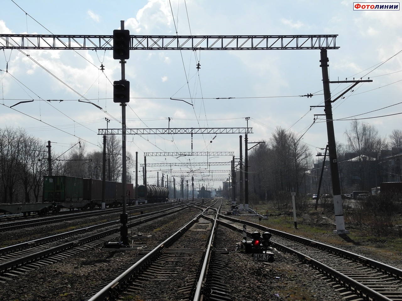 Нечётные маршрутные светофоры НМ1 и НМ3. Вид со стороны Петербурга