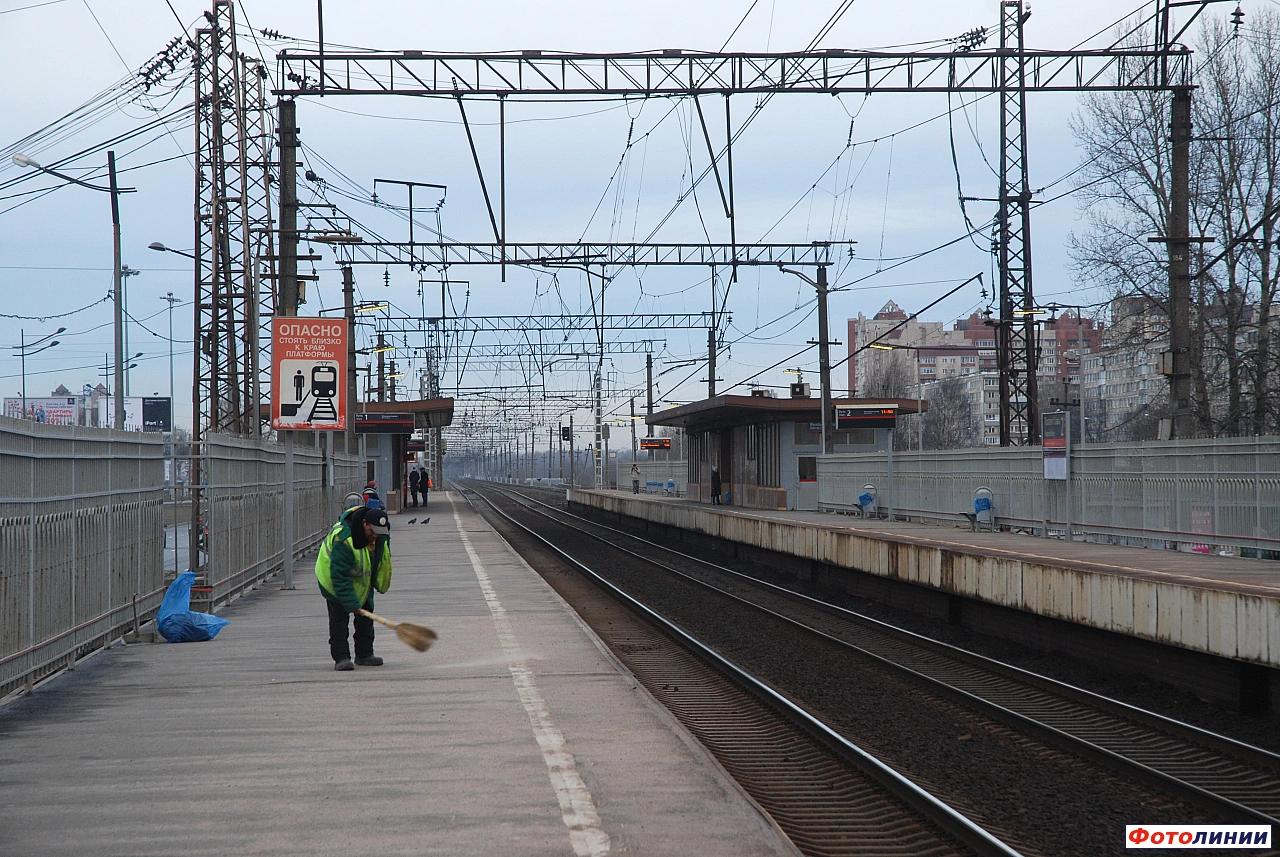 Вид платформ в сторону Санкт-Петербурга