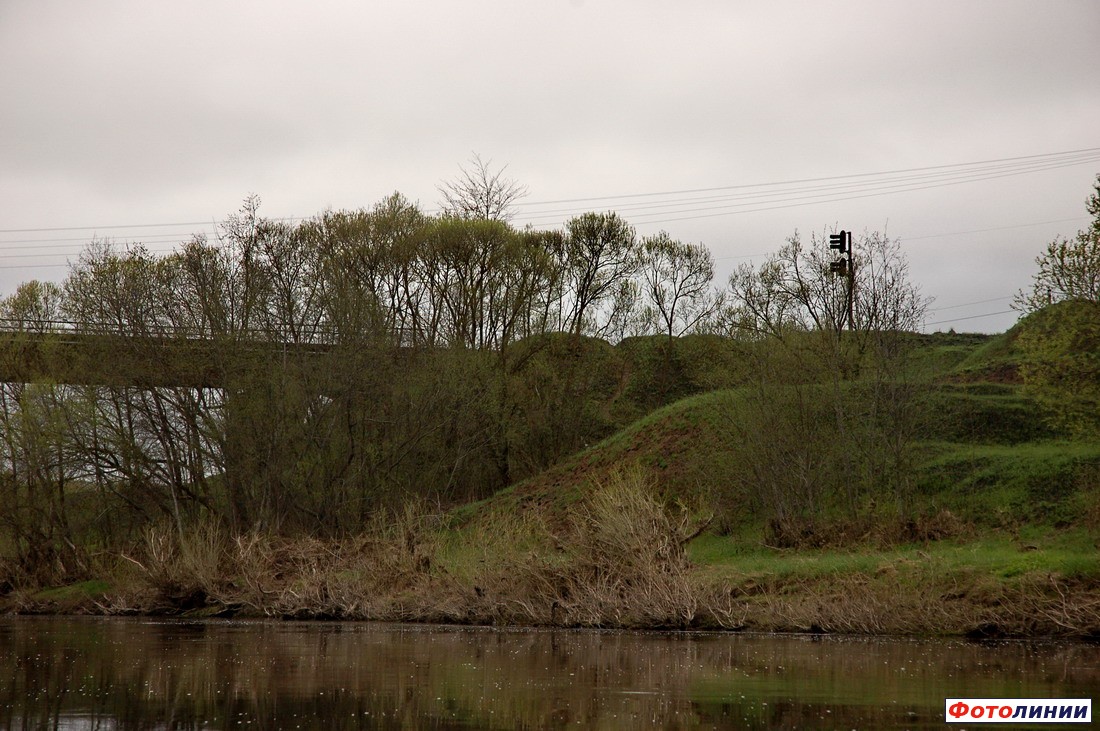 Маршрутный светофор со стороны Витебска, вид с реки Оболь