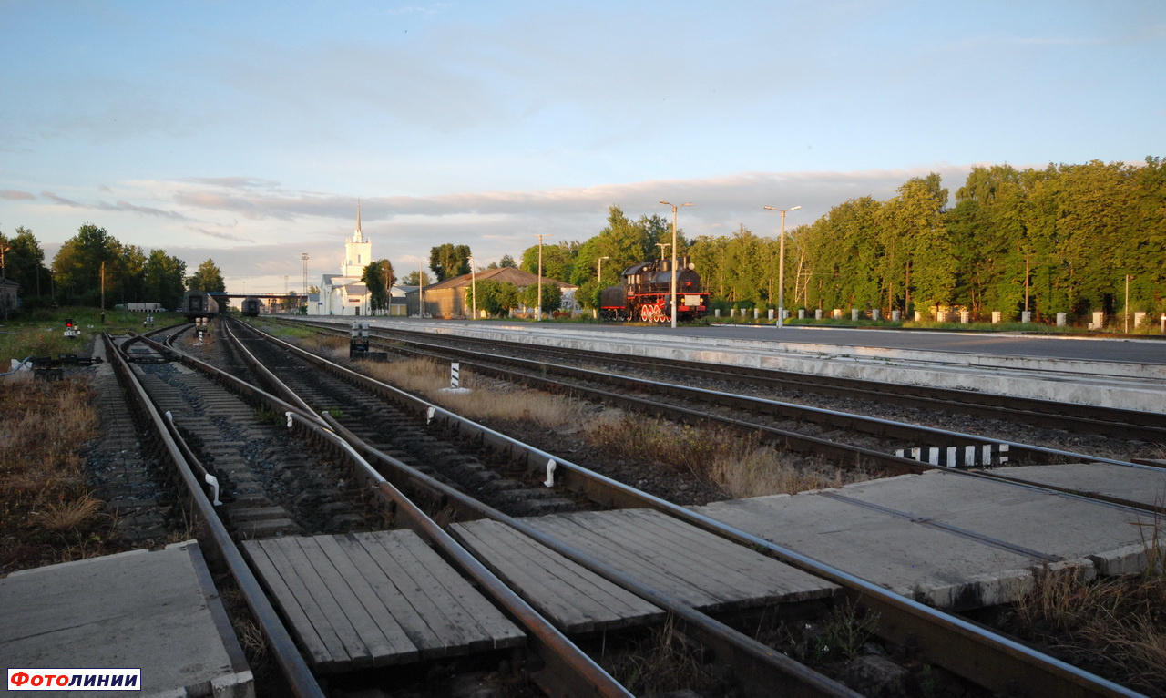 Вид станции в сторону Санкт-Петербурга и Старой Руссы