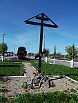 станция Дно: Крест в память о пребывании царя Николая II на станции