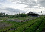 станция Порхов: Грузовой путь и складское помещение, вид в нечётном направлении