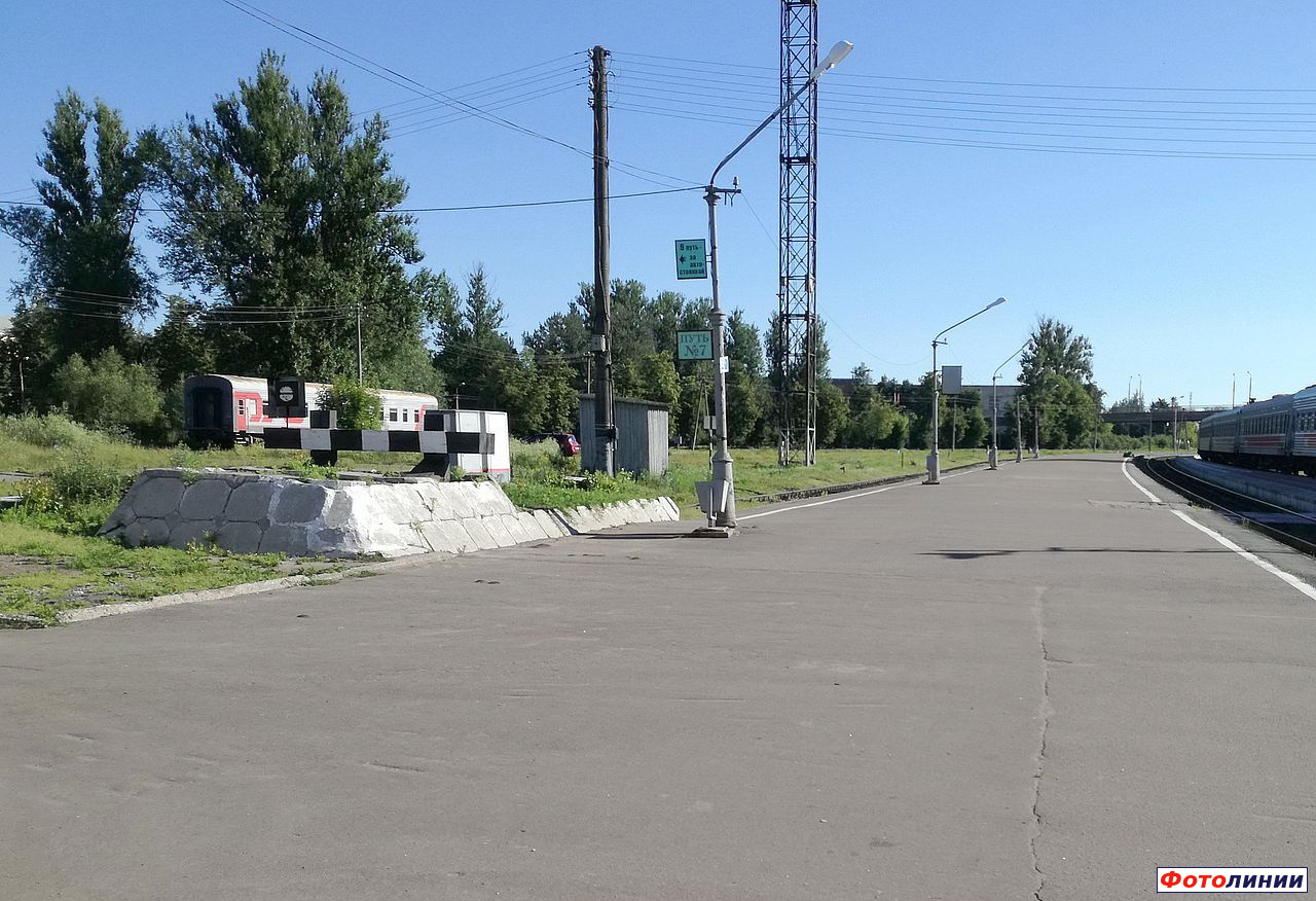 Тупиковый путь № 7, вид с первой платформы в сторону ст. Берёзки и Любятово