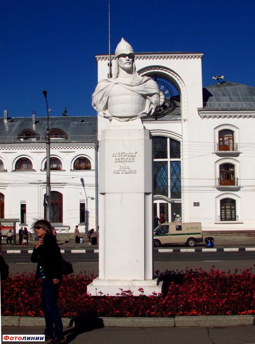Памятник Александру Невскому на Привокзальной площади