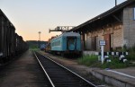 станция Селижарово: Вид с конца платформы на склады и тупик с хозяйственным поездом
