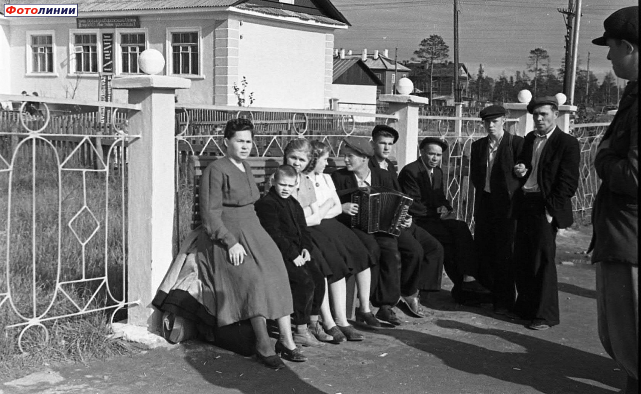На пассажирской платформе, 1950-е гг