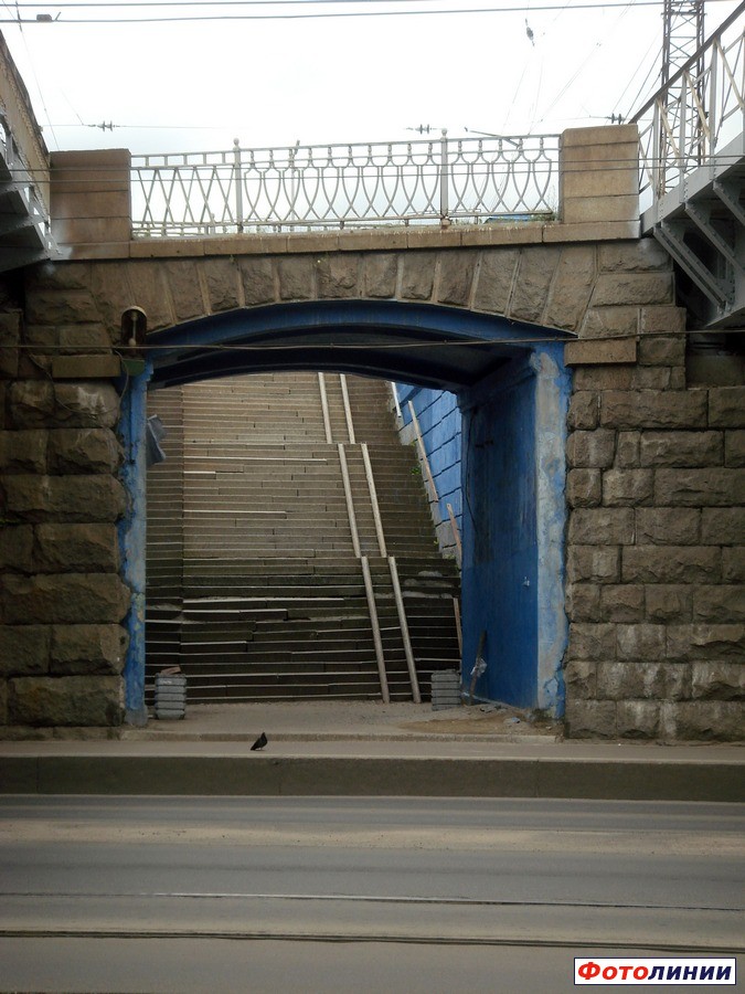 Лестница на 1-ю платформу с Сердобольской улицы