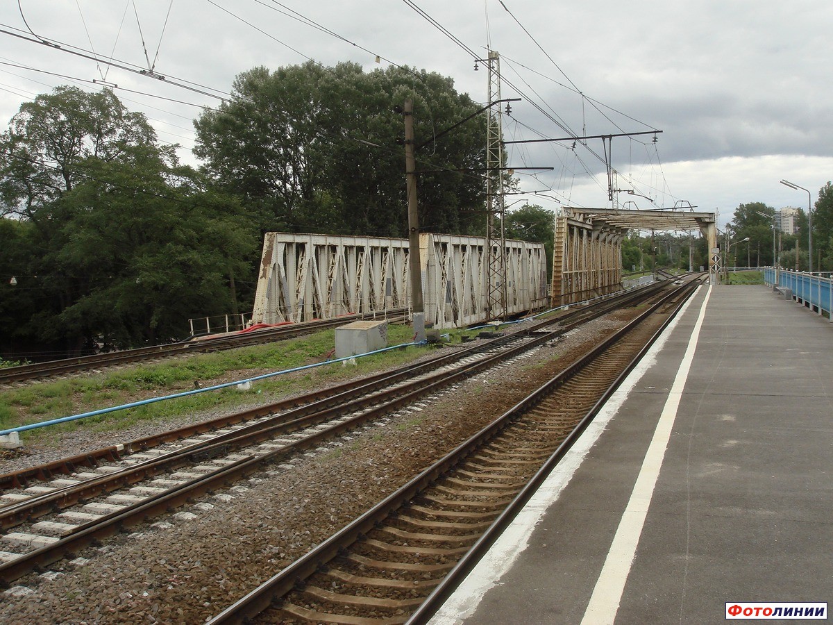 Вид со 2-й платформы в сторону Петербурга-Финляндского. Мосты через Большой Сампсониевский проспект