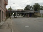 Мост через Сердобольскую улицу в середине станции