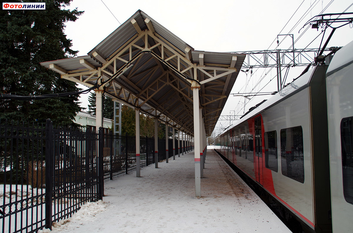 Навес на 4 платформе, вид в сторону Хельсинки