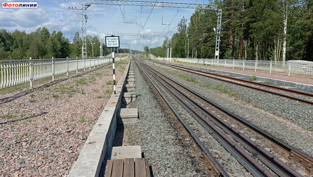 Недостроенная пассажирская платформа № 1. Вид в сторону ст. Советский