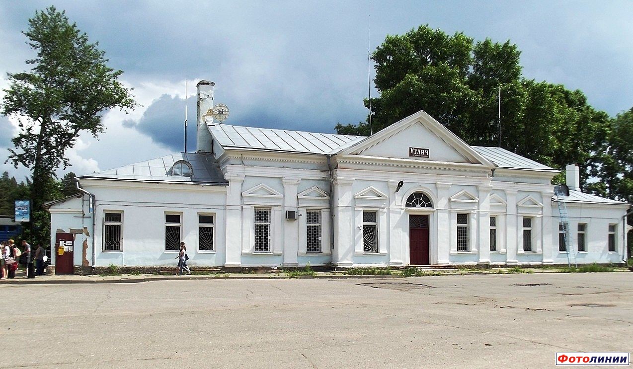 Пассажирское здание со стороны города