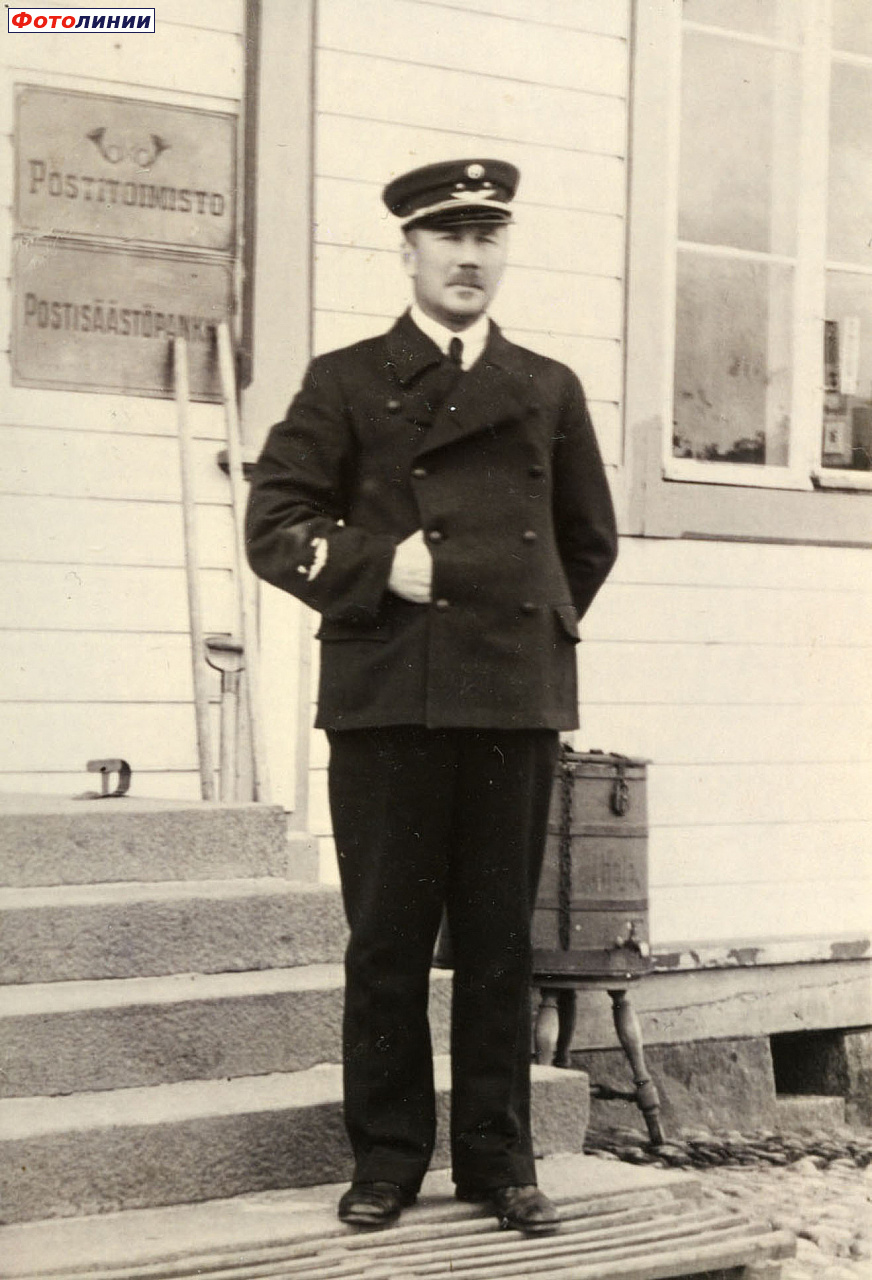 Начальник станции на ступенях вокзала, фото до 1917 года