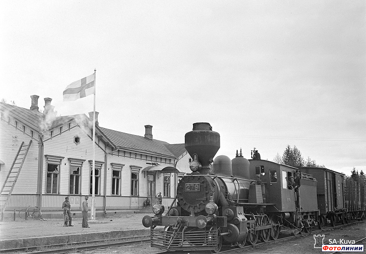Первый поезд прибывает на станцию Вяртсиля