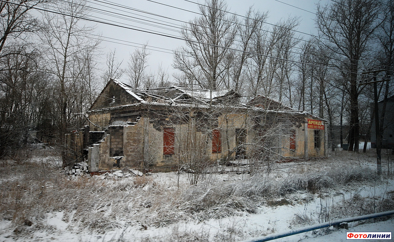 Заброшенное станционное здание