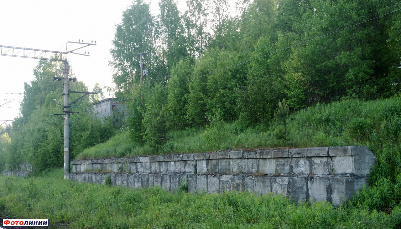Укрепительная стенка и здание станции