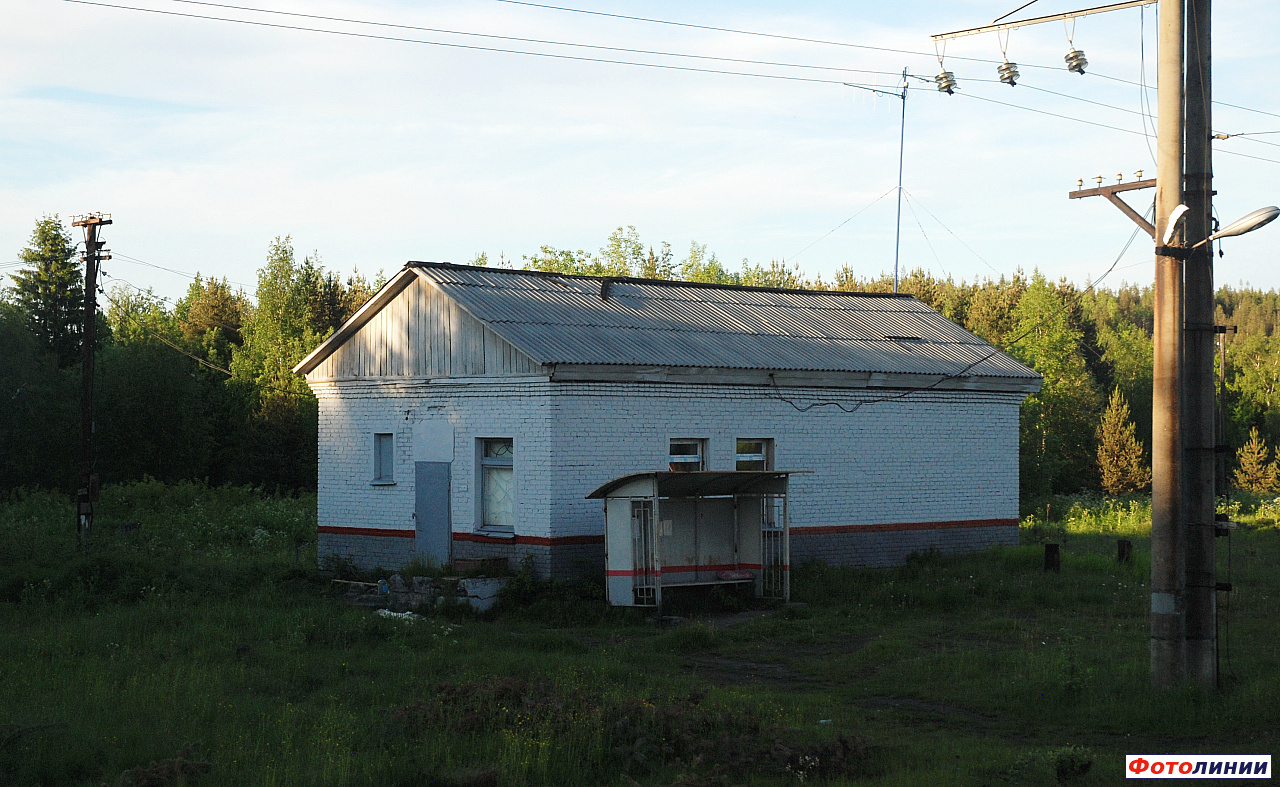Здание бывшей станции и пассажирский павильон