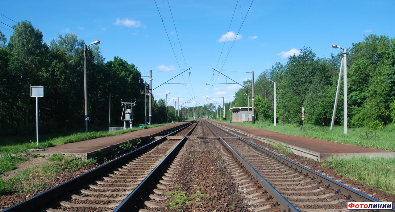 Вид платформ в сторону Минска