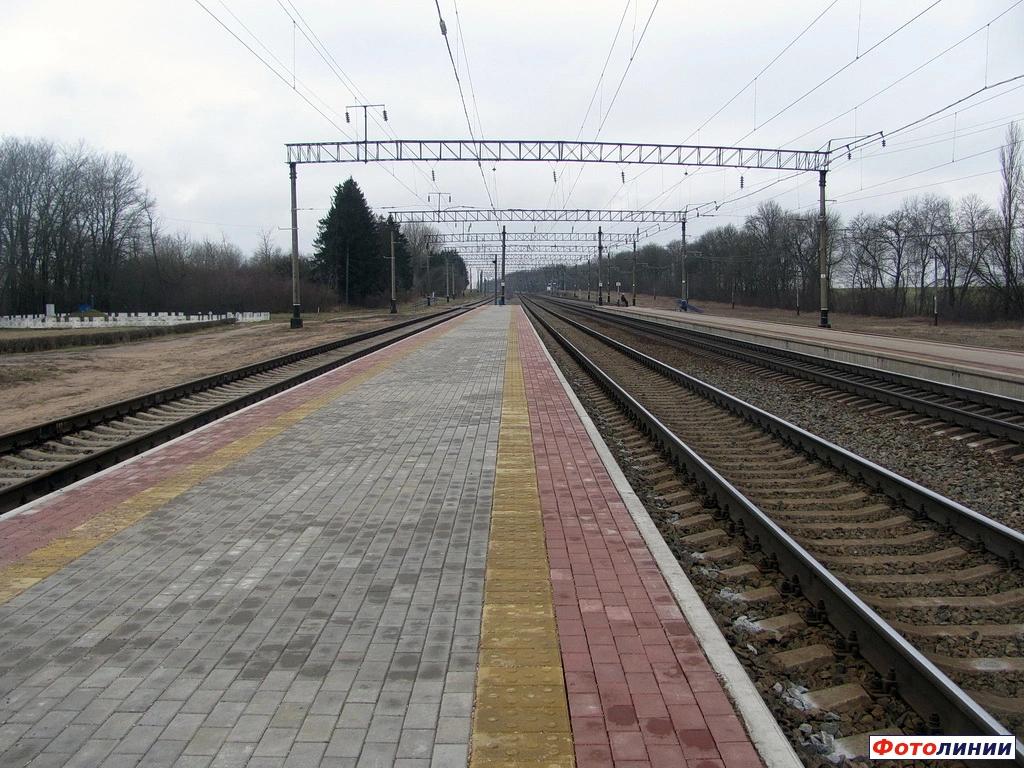 Вид платформ в сторону Баранович