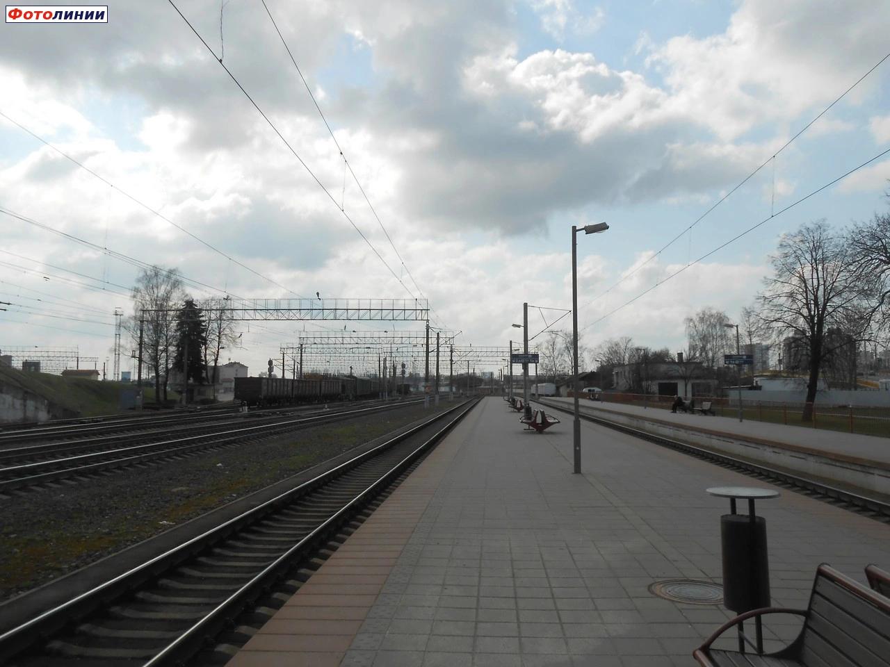 Вид в сторону Столичного со 2-й платформы