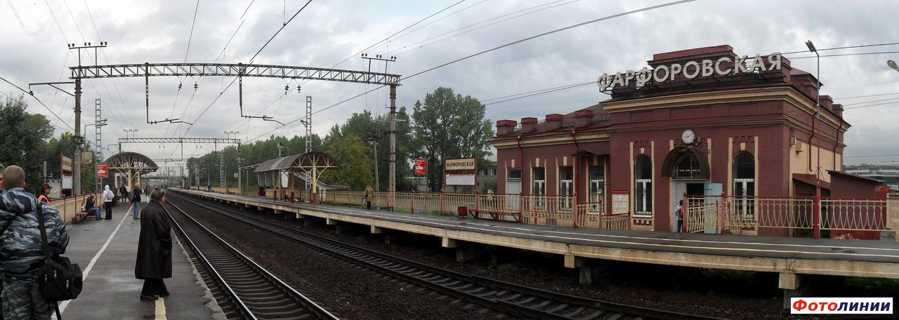 Пассажирское здание и платформы, вид в сторону СПб