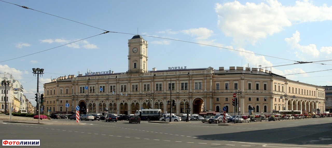 Московский вокзал. Вид с перекрёстка Невского и Лиговского проспекта