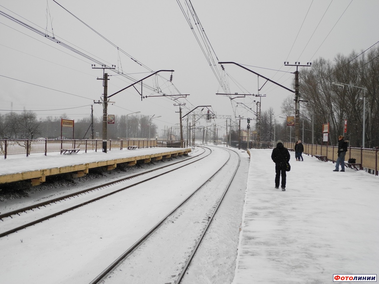 Вид со второй платформы в сторону Петербурга