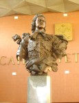 Памятник Петру I в зале пассажирского здания