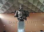 станция Санкт-Петербург-Главный: Памятник Петру Великому в зале ожидания