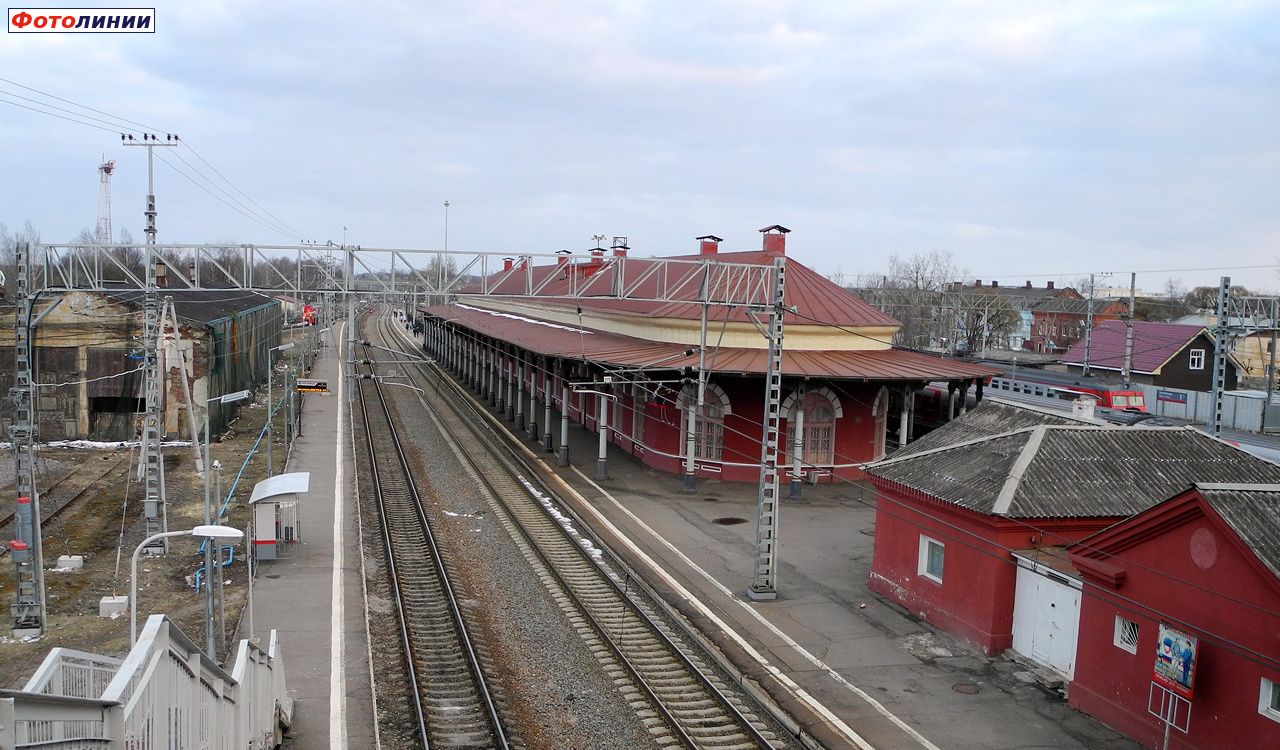 Вид в сторону Окуловки. Вокзал, платформы № 4, № 2