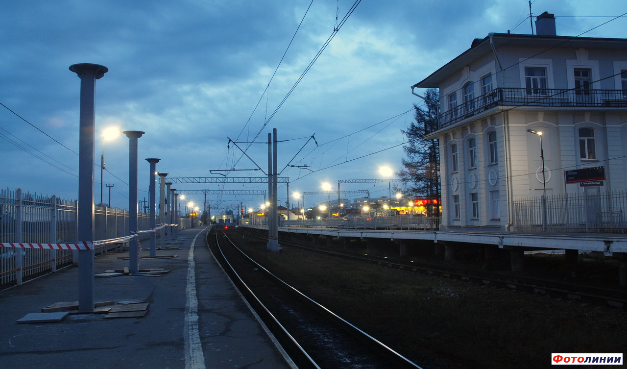 Вид платформ гатчинского направления в сторону Гатчины-Пассажирской-Балтийской