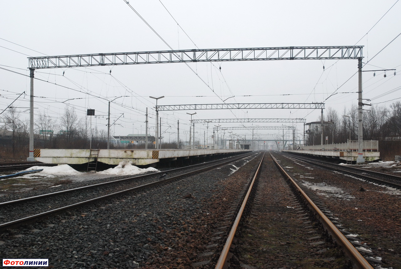 Вид платформ в сторону Предмостовой и Лигово