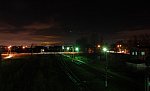 станция Александровская: Вид станции в сторону Санкт-Петербурга ночью