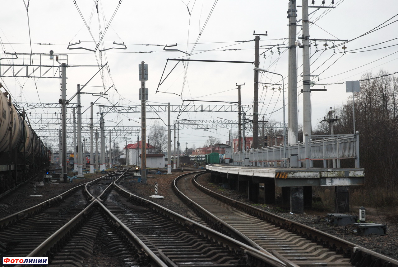 Вид платформы в сторону Гатчины-Пассажирской-Балтийской