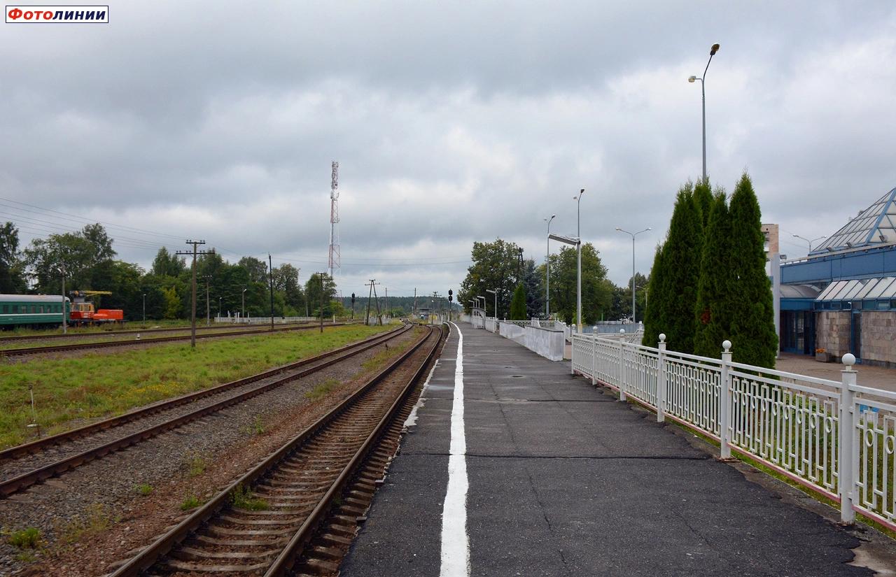 Вид с платформы в сторону Ивангорода