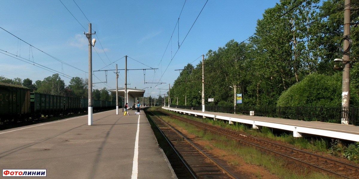 Вид со 2-ой платформы в сторону Санкт-Петербурга