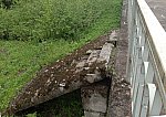 о.п. Лаврики: Брошенные после реконструкции платформы бетонные ступени