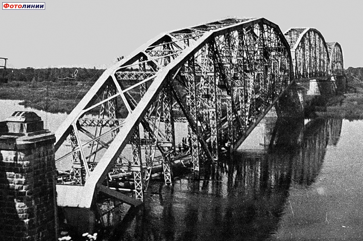 Взорванный железнодорожный мост через р.Березина