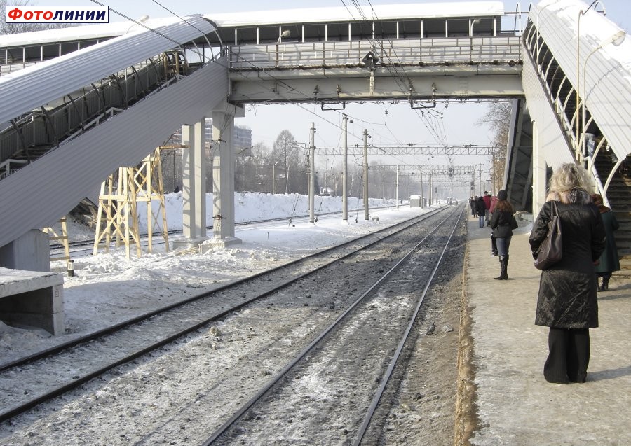 Вид с 2-й платформы (от Москвы), в сторону станции Крюково