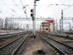 станция Москва-Пассажирская: Чётные выходные светофоры Ч3 и Ч7 (вдали). Вид от платформ в сторону Петербурга